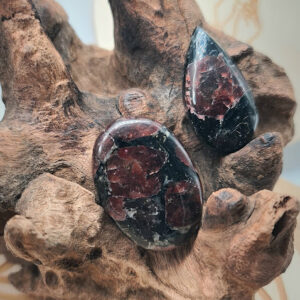 Grenat sur Tourmaline